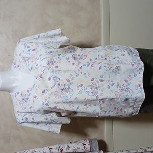 WHITE ROCK SCRUBS TOP SIZE XL what a beautiful scrub design